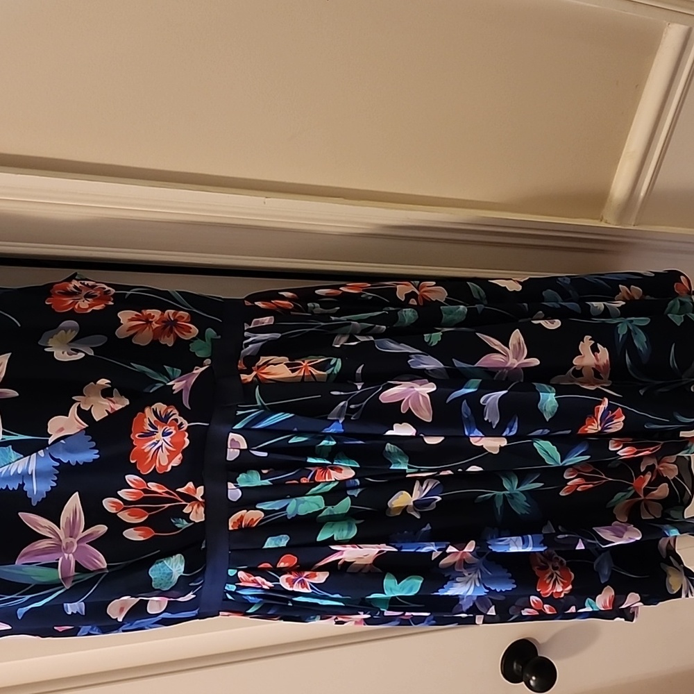Women blue flowered print sleeveless dress. Talbots.  16P